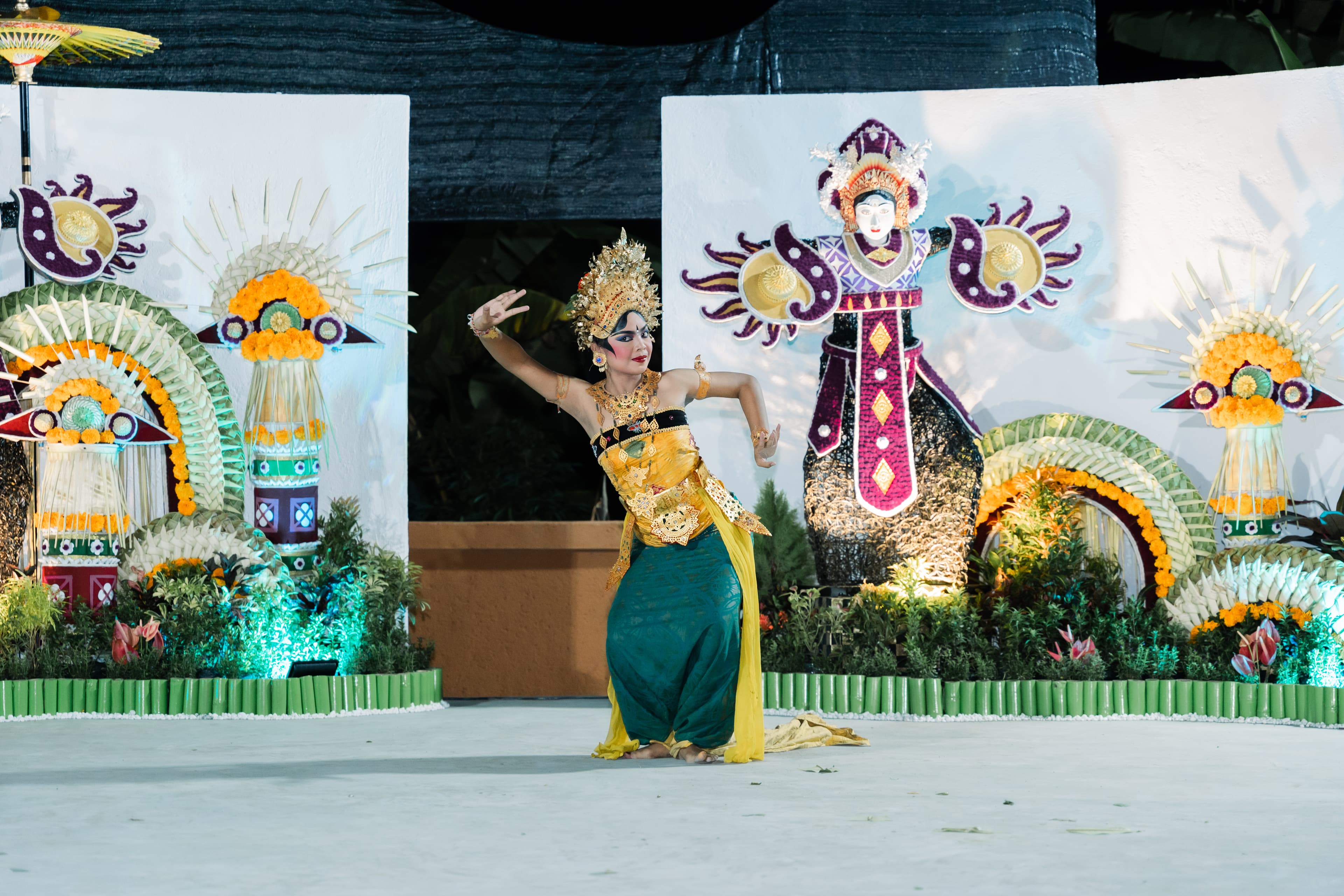 Balinese dance performance gallery photo 3