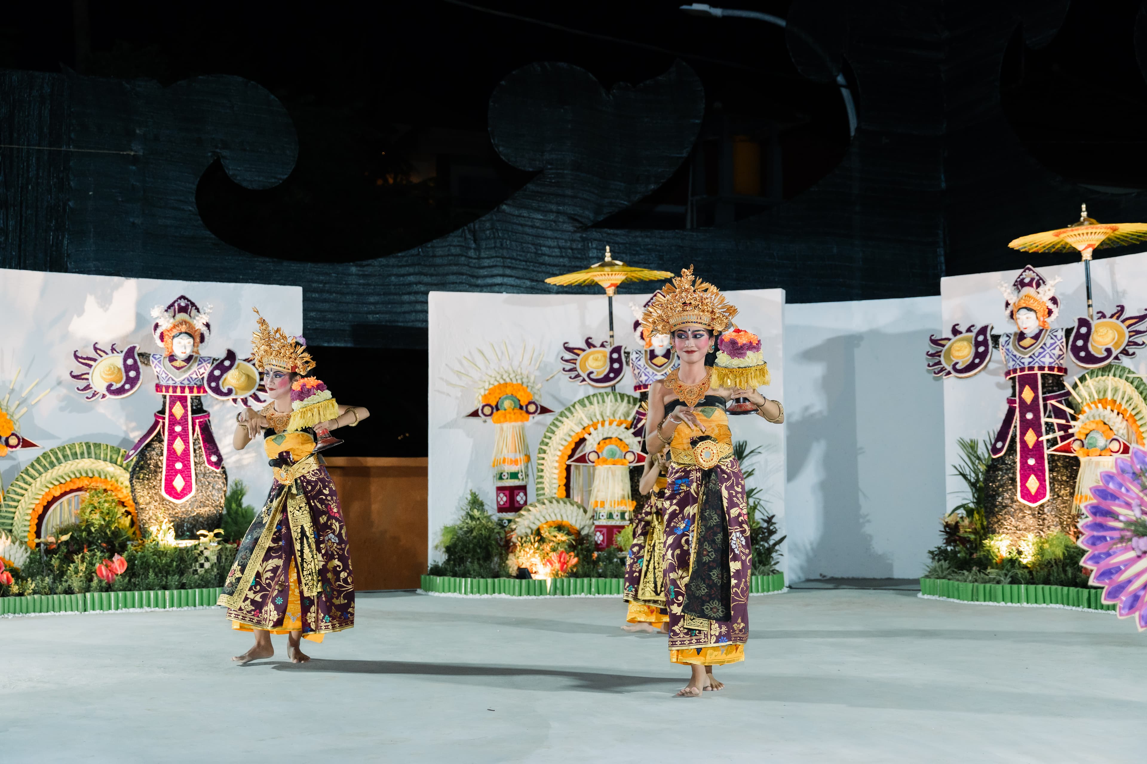Balinese dance performance gallery photo 6